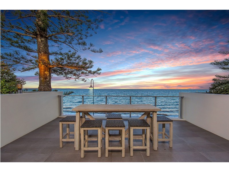 1/24 Prince Edward Parade, Redcliffe QLD 4020
