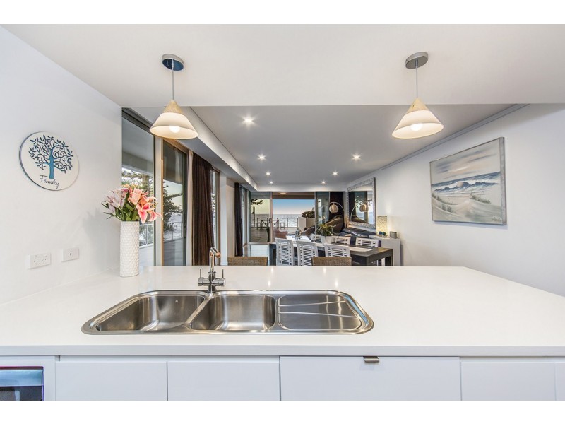 1/24 Prince Edward Parade, Redcliffe QLD 4020