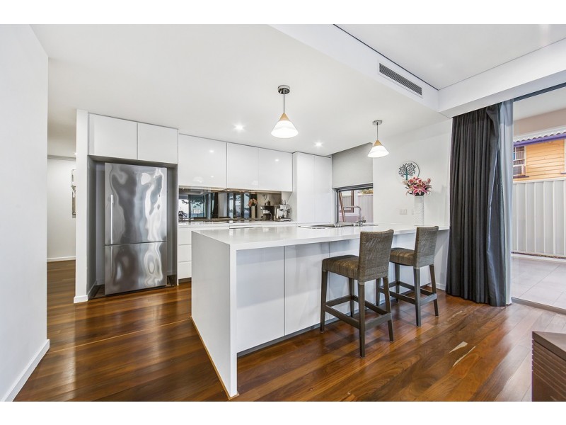 1/24 Prince Edward Parade, Redcliffe QLD 4020