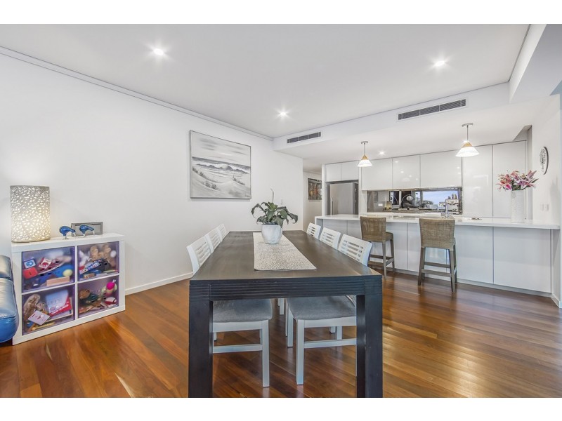 1/24 Prince Edward Parade, Redcliffe QLD 4020