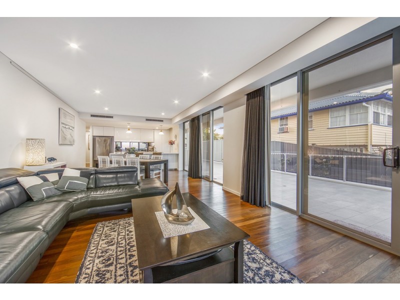 1/24 Prince Edward Parade, Redcliffe QLD 4020