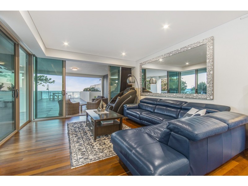 1/24 Prince Edward Parade, Redcliffe QLD 4020