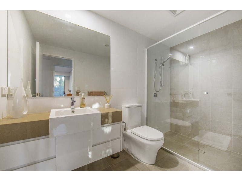 1/24 Prince Edward Parade, Redcliffe QLD 4020