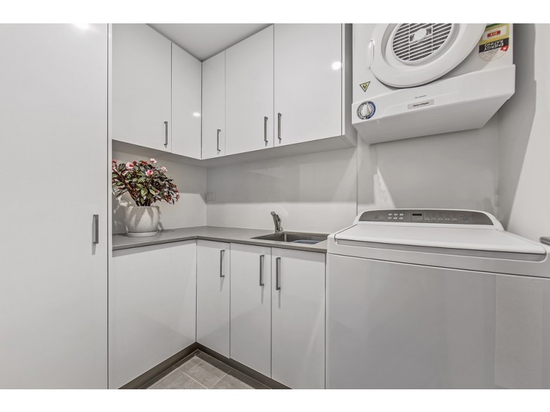1/24 Prince Edward Parade, Redcliffe QLD 4020