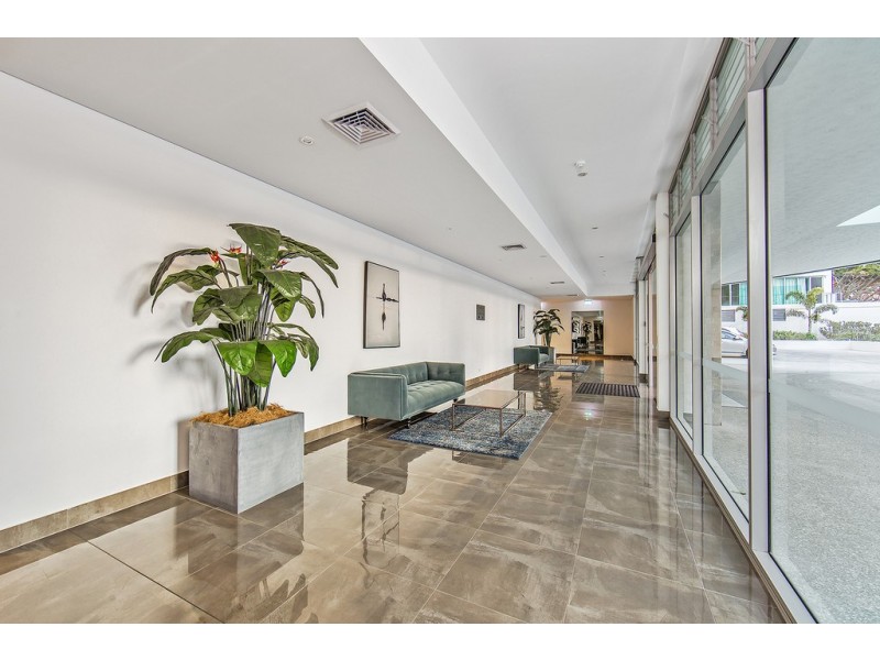 1/24 Prince Edward Parade, Redcliffe QLD 4020