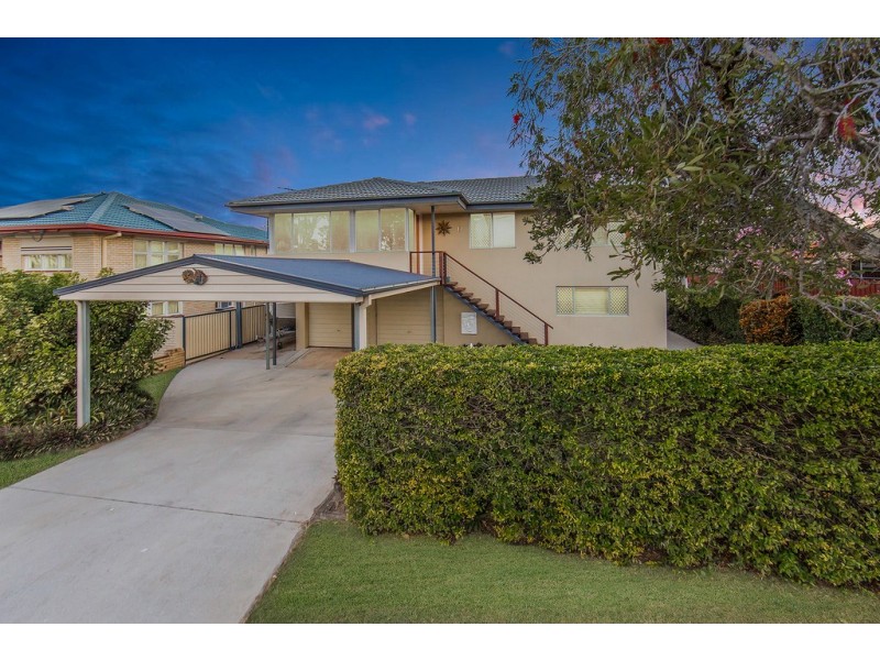 17 Alkooie Avenue, Clontarf QLD 4019
