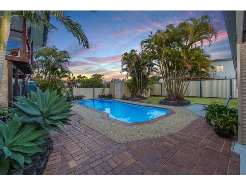 17 Alkooie Avenue, Clontarf QLD 4019