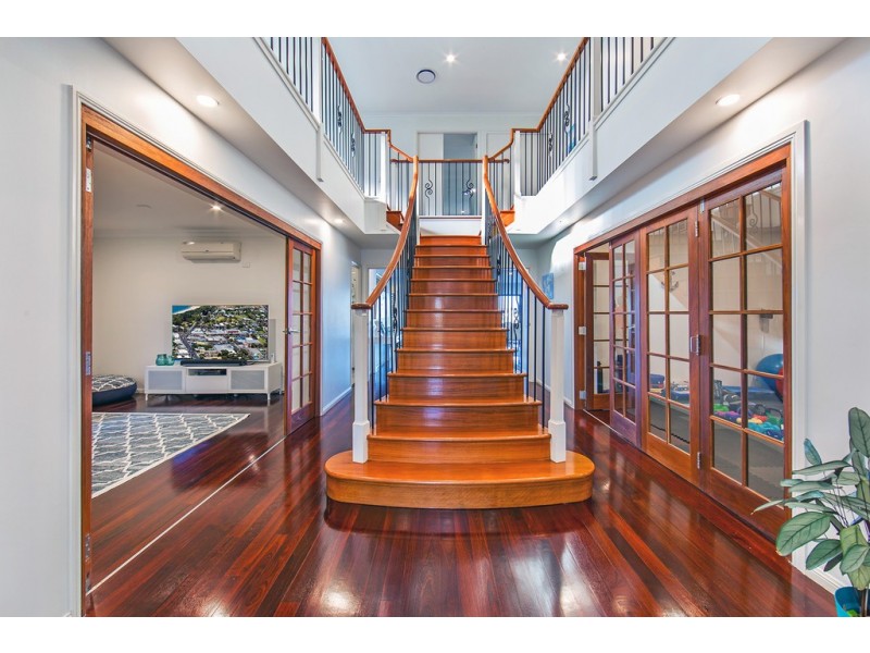 16 Mariner Crt, Newport QLD 4020