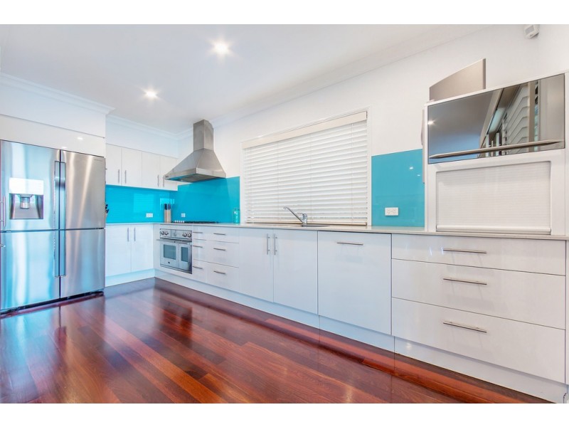 16 Mariner Crt, Newport QLD 4020