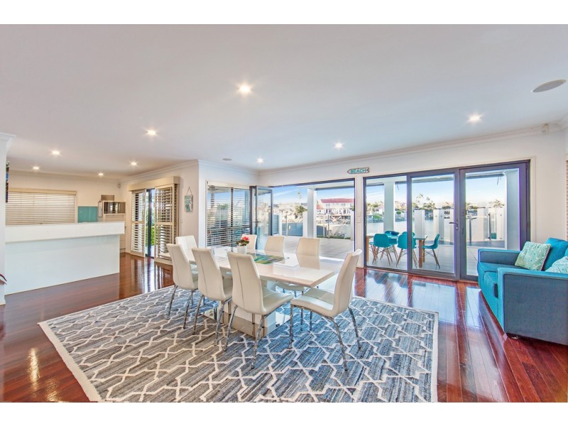 16 Mariner Crt, Newport QLD 4020
