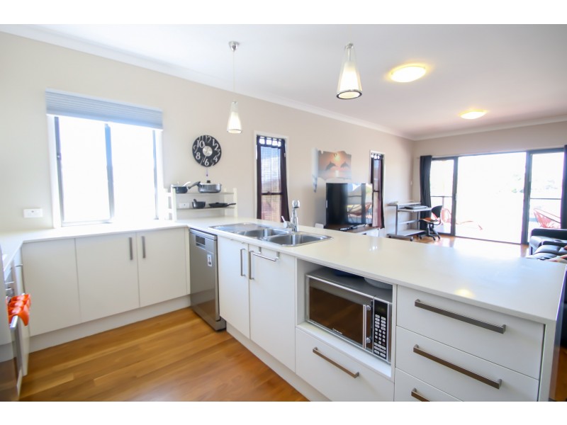 33 Victoria Ave, Woody Point QLD 4019