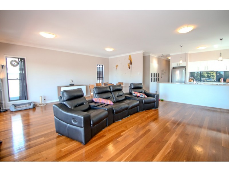 33 Victoria Ave, Woody Point QLD 4019