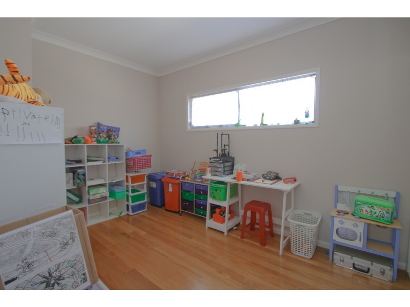 33 Victoria Ave, Woody Point QLD 4019