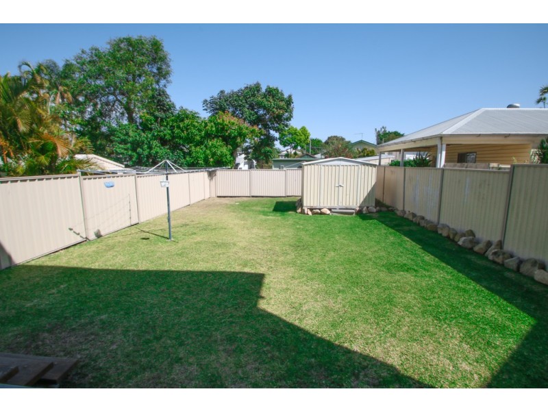 33 Victoria Ave, Woody Point QLD 4019