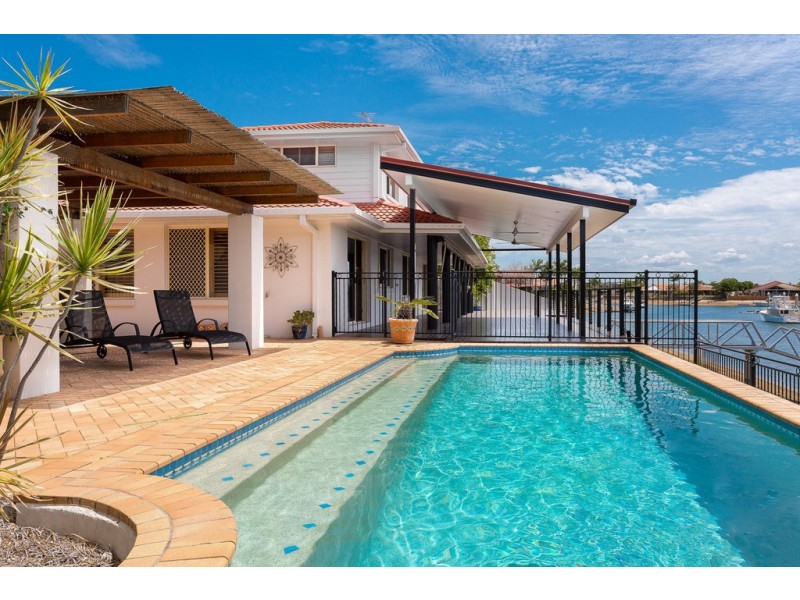 6 Rainbow Crt, Newport QLD 4020