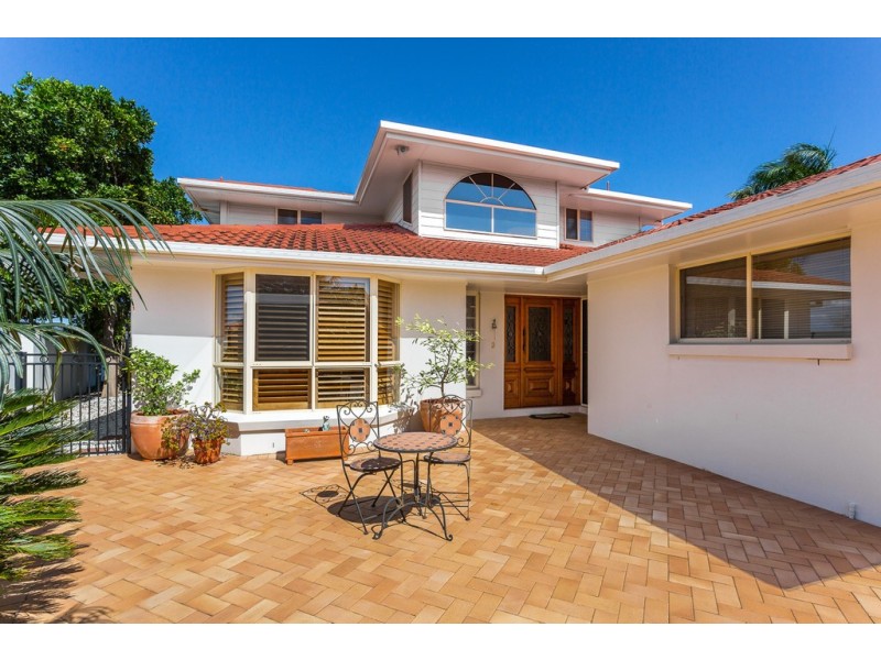 6 Rainbow Crt, Newport QLD 4020