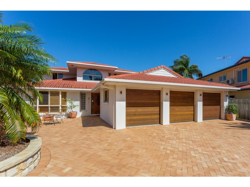 6 Rainbow Crt, Newport QLD 4020