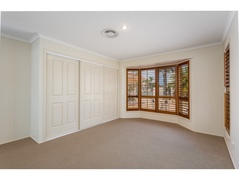 6 Rainbow Crt, Newport QLD 4020