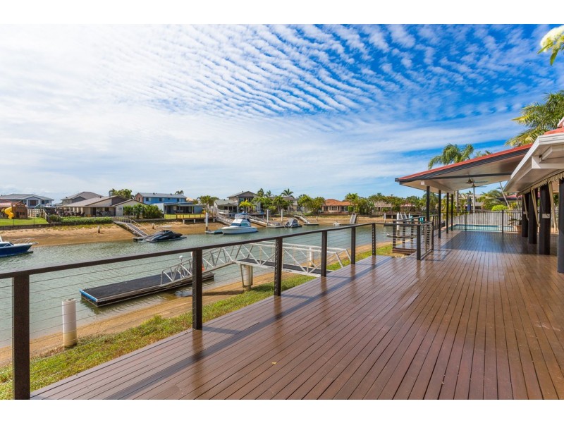 6 Rainbow Crt, Newport QLD 4020