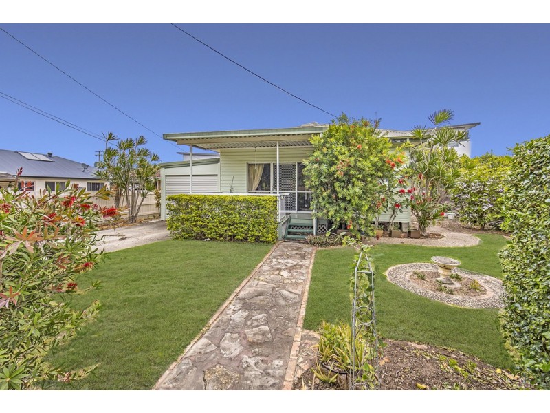 13 Robert St, Clontarf QLD 4019