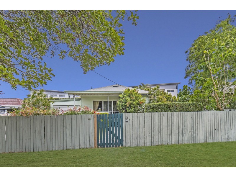 13 Robert St, Clontarf QLD 4019