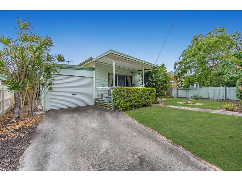 13 Robert St, Clontarf QLD 4019