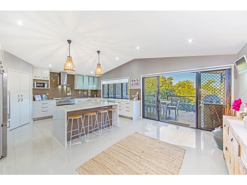 84 Seaville Ave, Scarborough QLD 4020