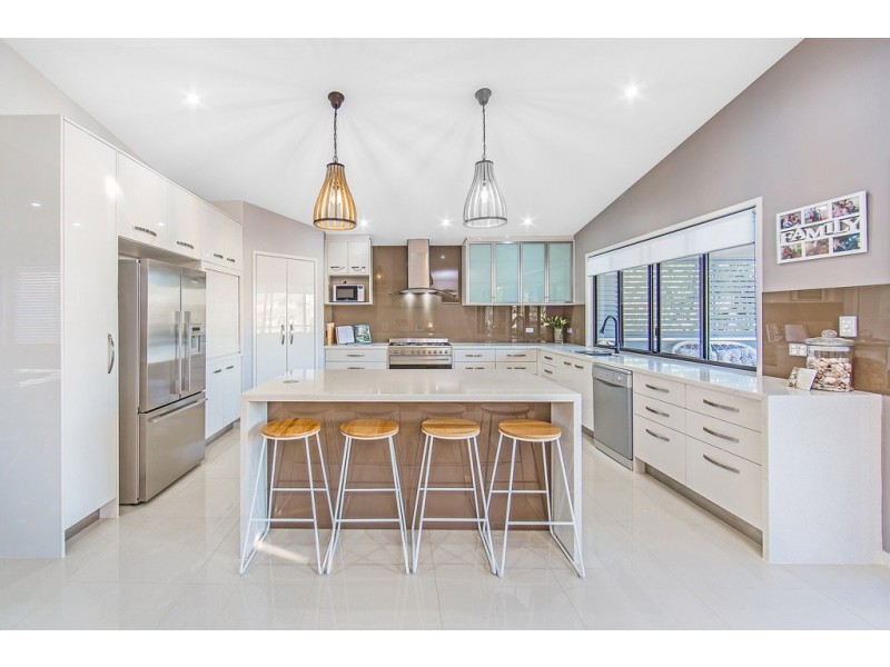 84 Seaville Ave, Scarborough QLD 4020