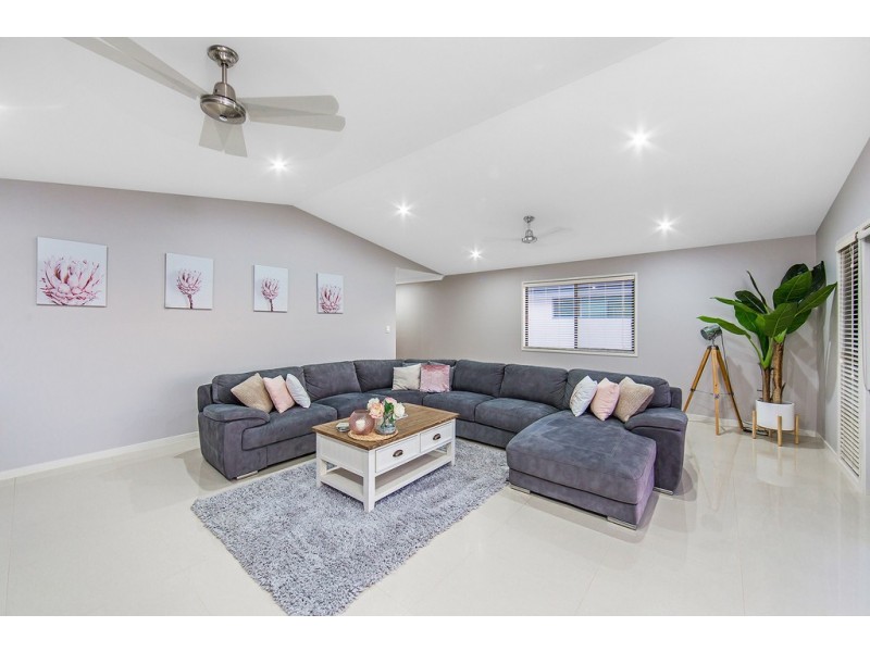 84 Seaville Ave, Scarborough QLD 4020