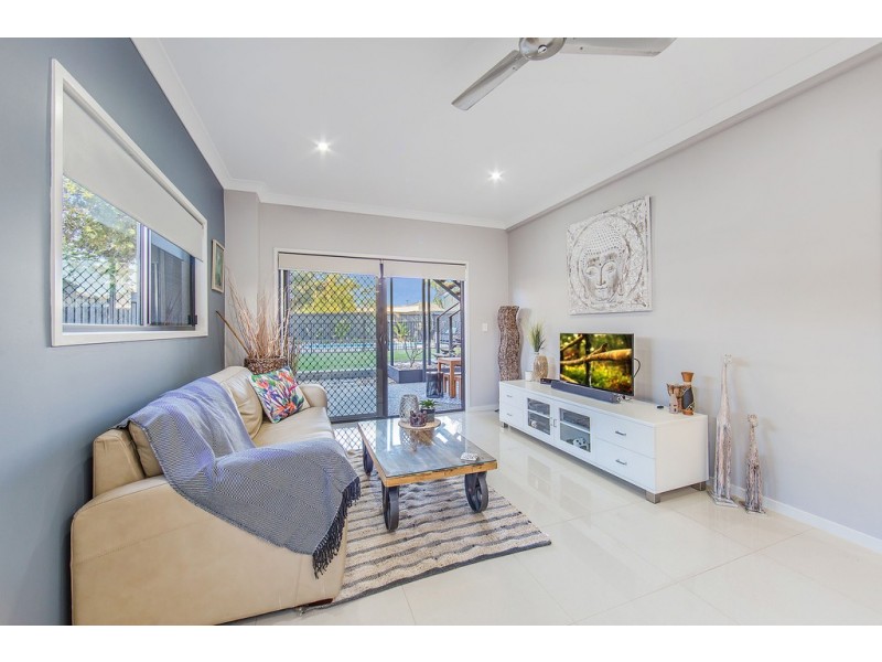 84 Seaville Ave, Scarborough QLD 4020