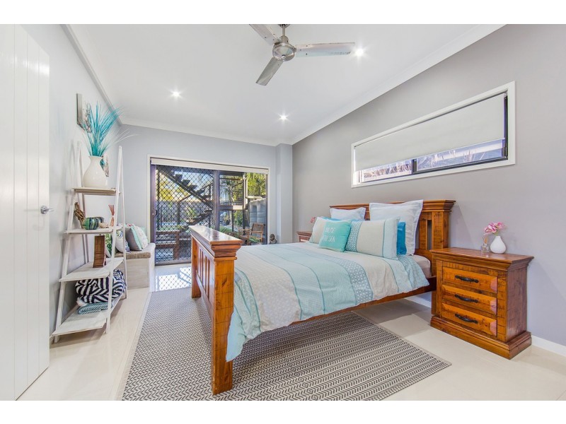 84 Seaville Ave, Scarborough QLD 4020