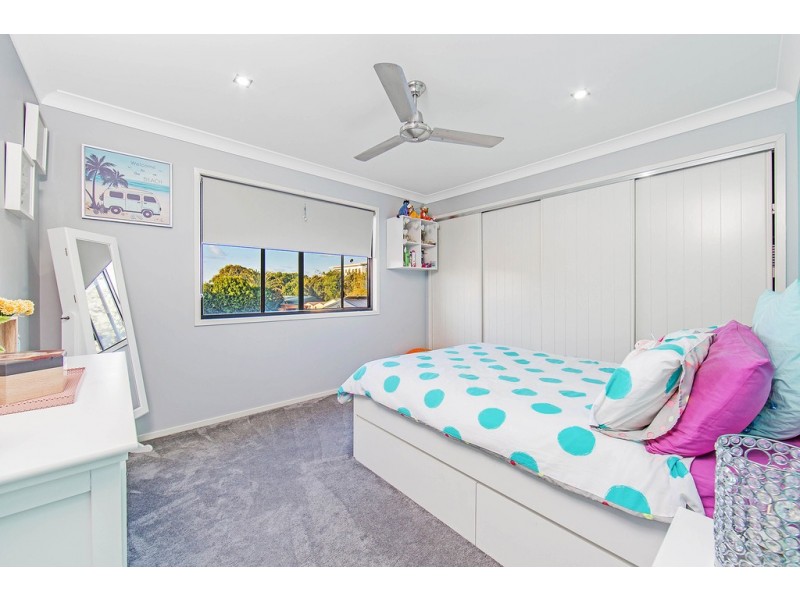 84 Seaville Ave, Scarborough QLD 4020