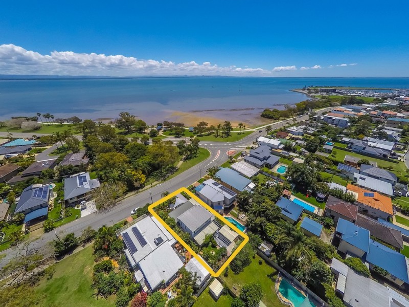 18 Oyster Point Esplanade, Scarborough QLD 4020