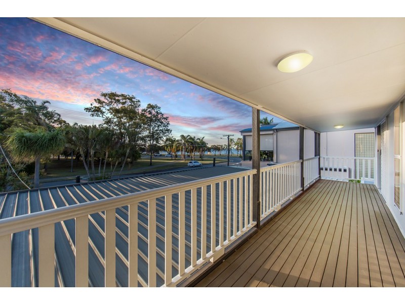 18 Oyster Point Esplanade, Scarborough QLD 4020