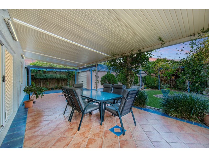 18 Oyster Point Esplanade, Scarborough QLD 4020