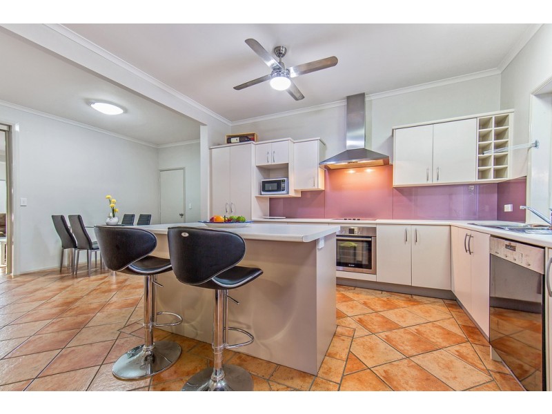 18 Oyster Point Esplanade, Scarborough QLD 4020