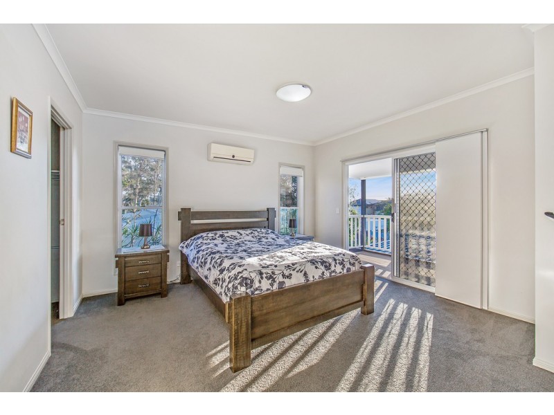 18 Oyster Point Esplanade, Scarborough QLD 4020