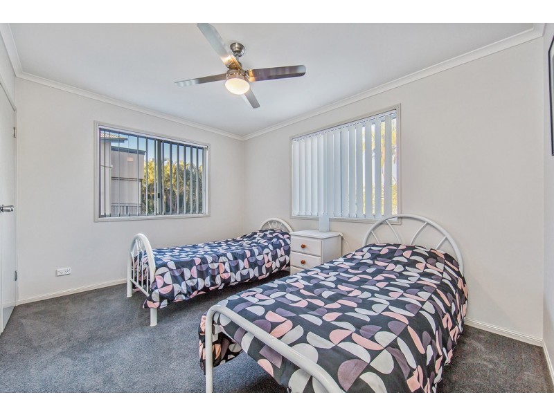 18 Oyster Point Esplanade, Scarborough QLD 4020