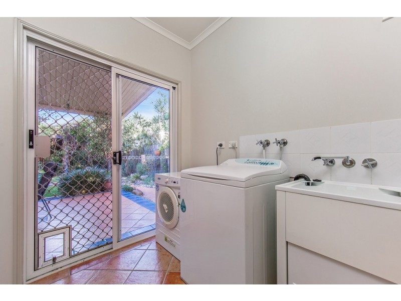 18 Oyster Point Esplanade, Scarborough QLD 4020