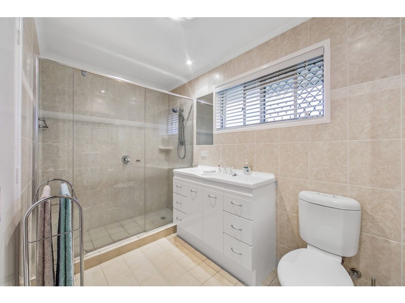 40 Daniel Court, Scarborough QLD 4020