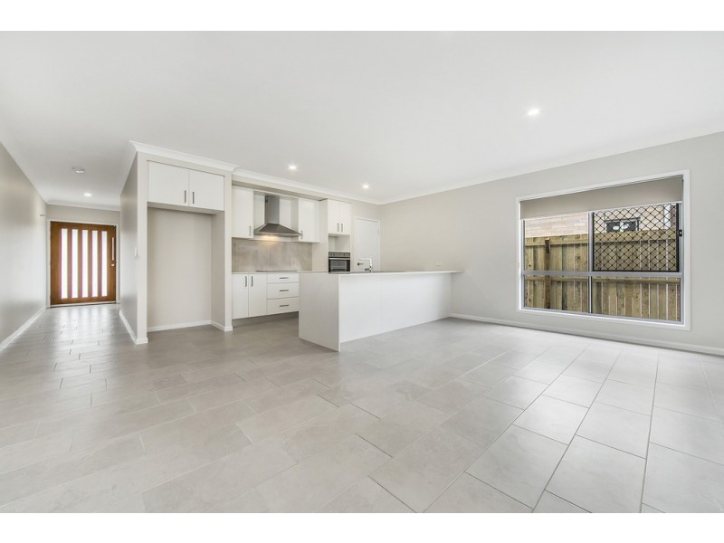 73 Lakeview Promenade, Newport QLD 4020