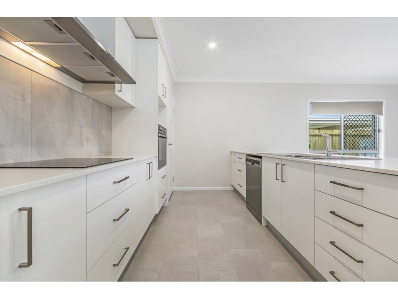 73 Lakeview Promenade, Newport QLD 4020