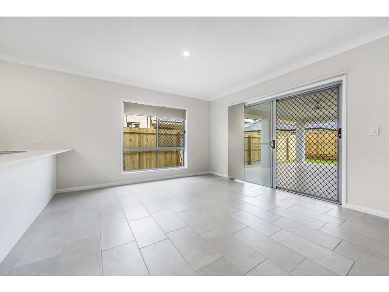 73 Lakeview Promenade, Newport QLD 4020