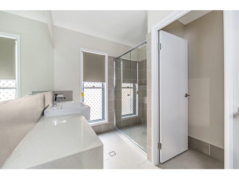 73 Lakeview Promenade, Newport QLD 4020