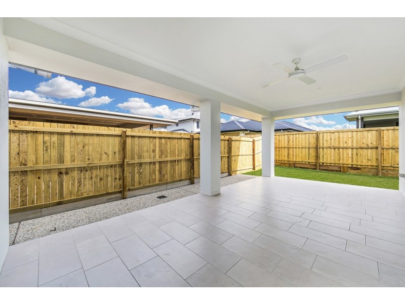 73 Lakeview Promenade, Newport QLD 4020