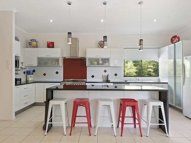 8 Gilpin St, Shorncliffe QLD 4017