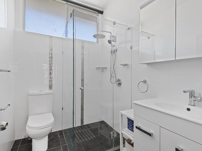 8 Gilpin St, Shorncliffe QLD 4017