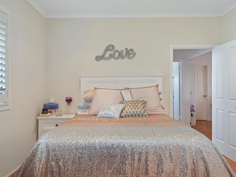 8 Gilpin St, Shorncliffe QLD 4017