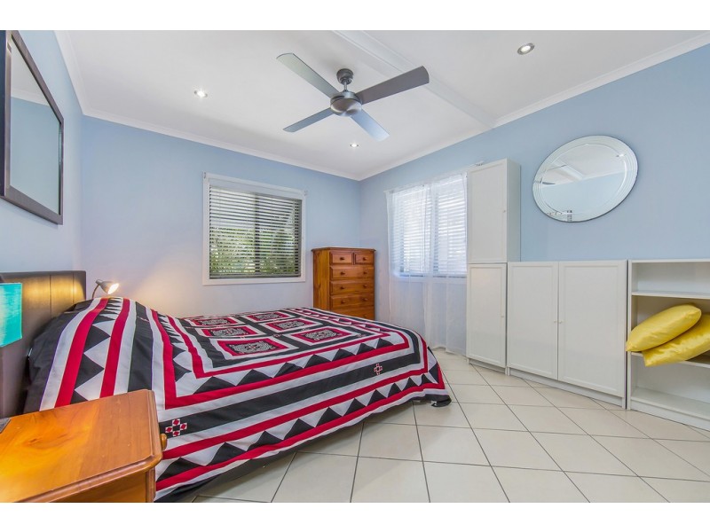 8 Gilpin St, Shorncliffe QLD 4017