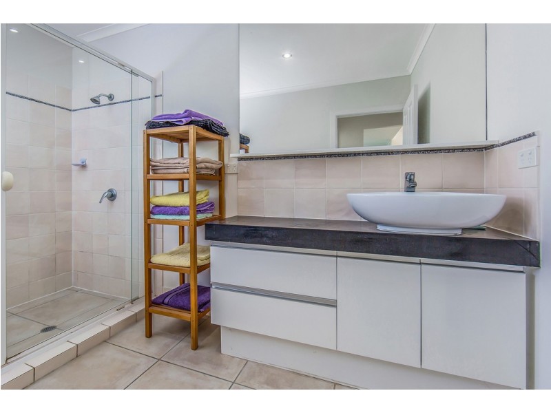 8 Gilpin St, Shorncliffe QLD 4017